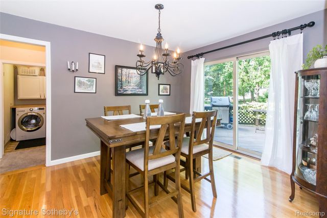 576 Ten Point Drive, Rochester Hills, MI 48309