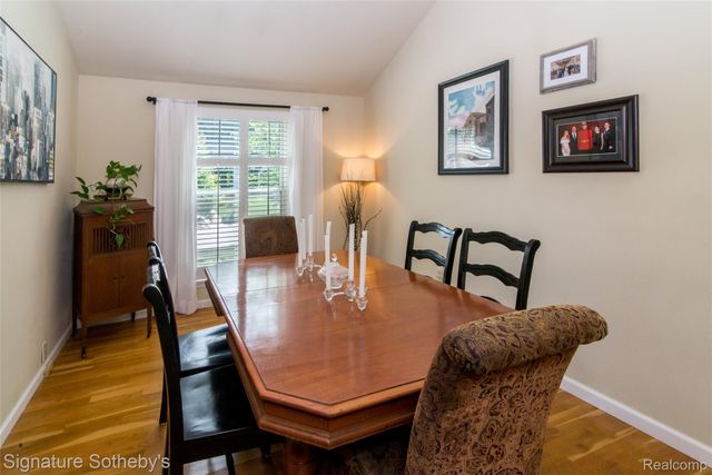 576 Ten Point Drive, Rochester Hills, MI 48309