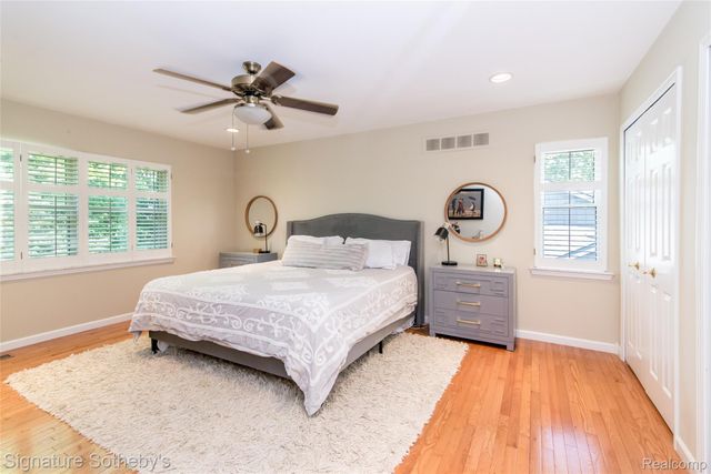 576 Ten Point Drive, Rochester Hills, MI 48309