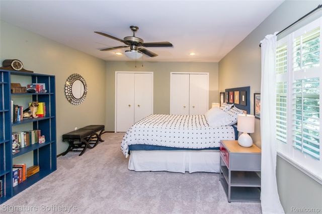 576 Ten Point Drive, Rochester Hills, MI 48309