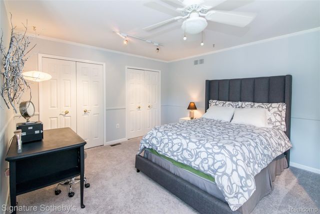 576 Ten Point Drive, Rochester Hills, MI 48309