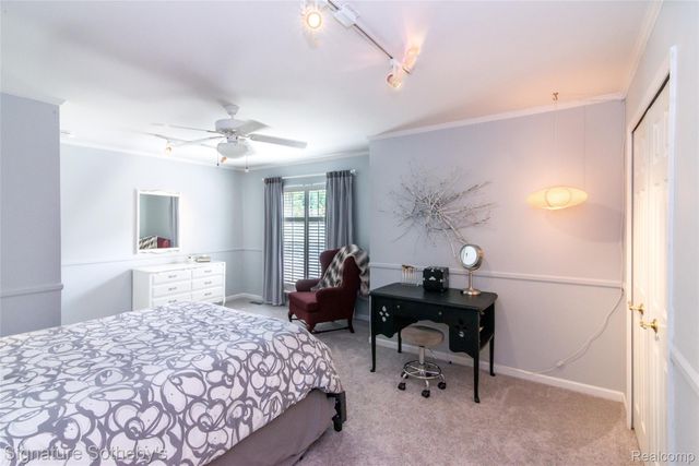 576 Ten Point Drive, Rochester Hills, MI 48309