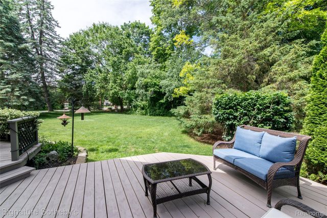 576 Ten Point Drive, Rochester Hills, MI 48309