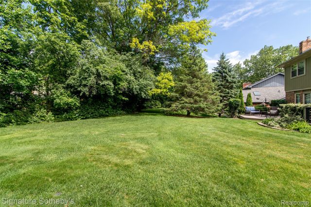 576 Ten Point Drive, Rochester Hills, MI 48309