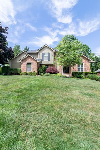 576 Ten Point Drive, Rochester Hills, MI 48309