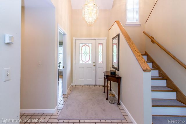576 Ten Point Drive, Rochester Hills, MI 48309