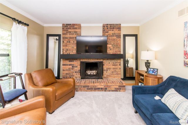 576 Ten Point Drive, Rochester Hills, MI 48309