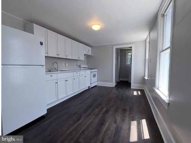 517 LINDEN AVE, Burlington, NJ 08016