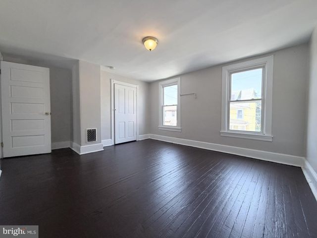 517 LINDEN AVE, Burlington, NJ 08016