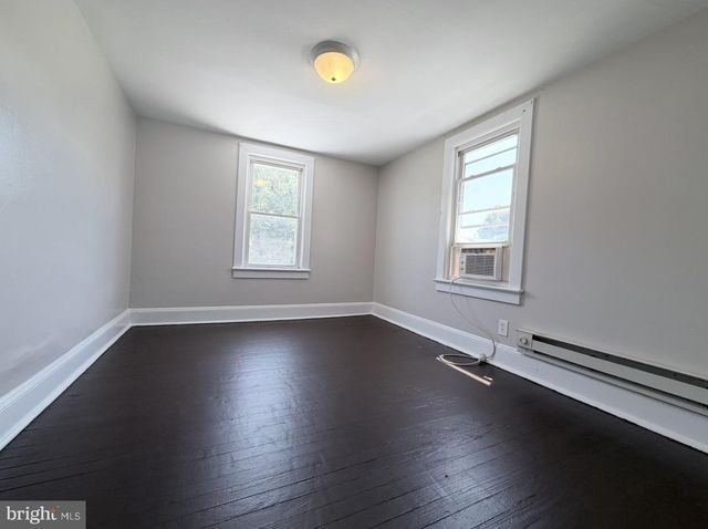 517 LINDEN AVE, Burlington, NJ 08016