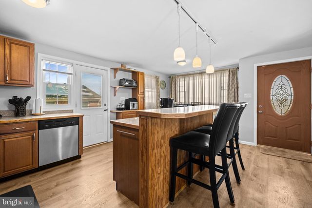 2218 S MONROE ST, Arlington, VA 22206