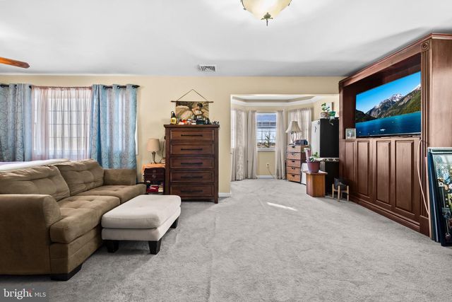 2218 S MONROE ST, Arlington, VA 22206