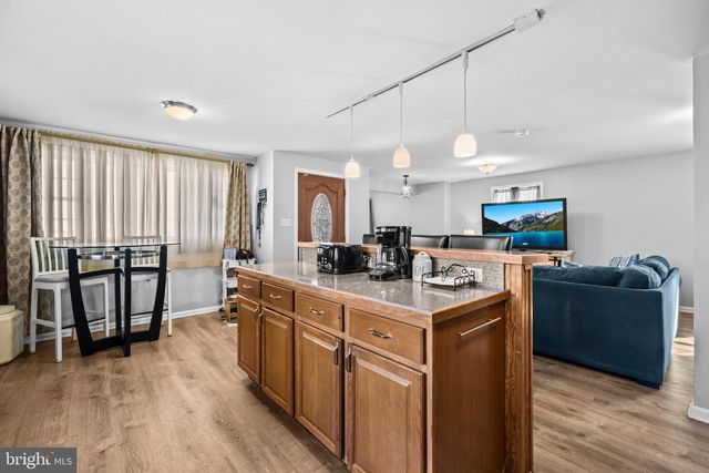 2218 S MONROE ST, Arlington, VA 22206