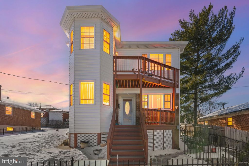 2218 S MONROE ST, Arlington, VA 22206