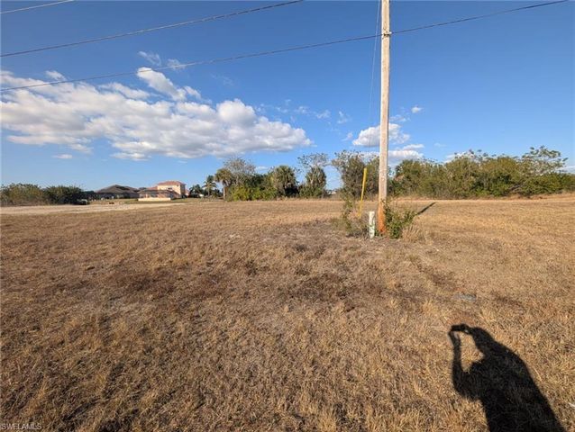 2133 NE 20th LN, Cape Coral, FL 33909