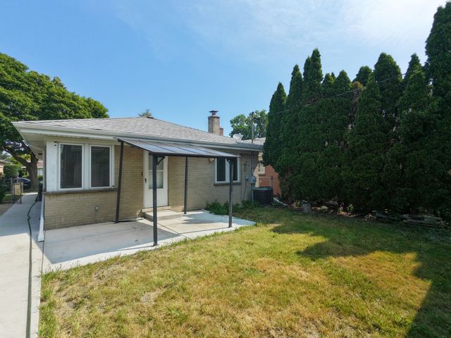 4605 Jerome Avenue, Skokie, IL 60076