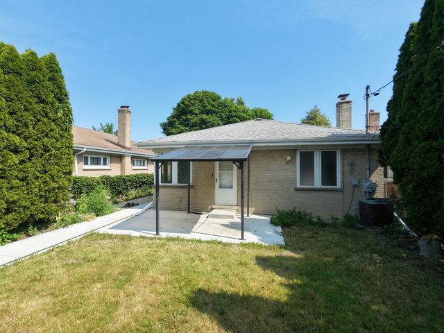 4605 Jerome Avenue, Skokie, IL 60076