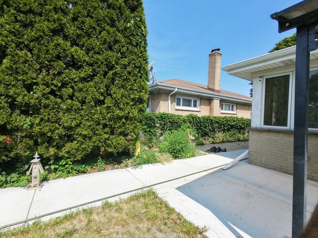 4605 Jerome Avenue, Skokie, IL 60076
