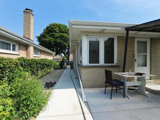 4605 Jerome Avenue, Skokie, IL 60076