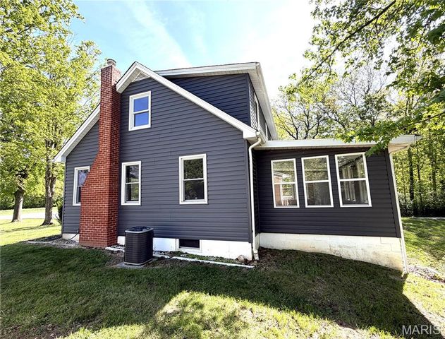 5268 State Route 156, Waterloo, IL 62298