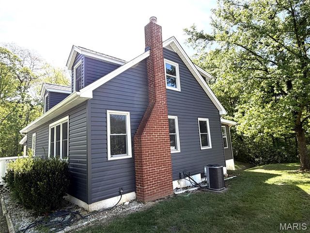 5268 State Route 156, Waterloo, IL 62298