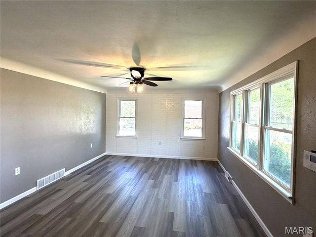 5268 State Route 156, Waterloo, IL 62298