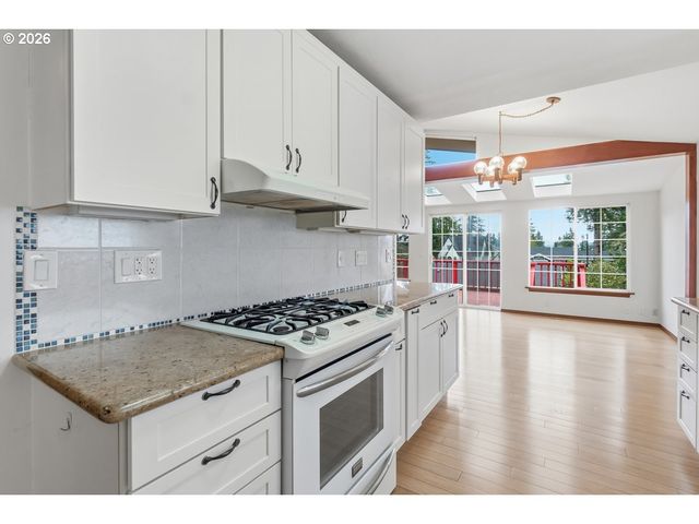 5525 BROADWAY St, West Linn, OR 97068