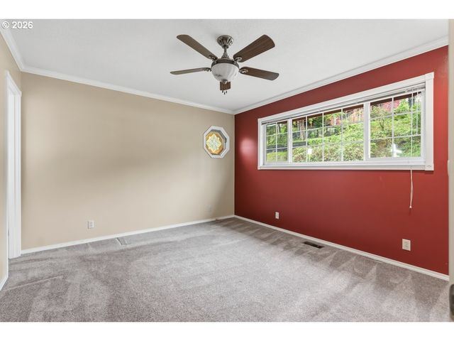 5525 BROADWAY St, West Linn, OR 97068