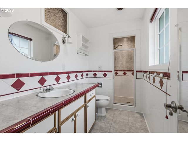 5525 BROADWAY St, West Linn, OR 97068