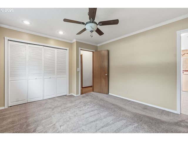 5525 BROADWAY St, West Linn, OR 97068