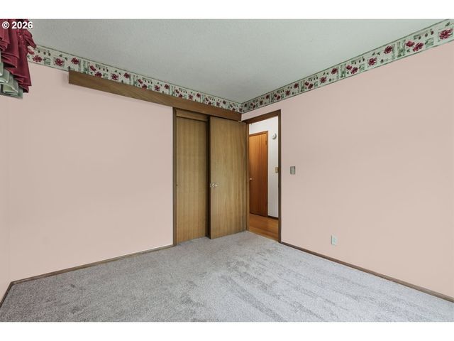 5525 BROADWAY St, West Linn, OR 97068