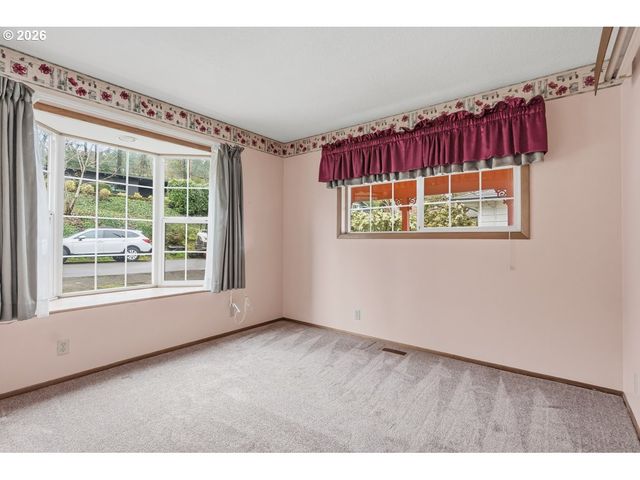 5525 BROADWAY St, West Linn, OR 97068