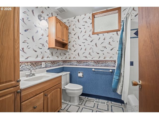 5525 BROADWAY St, West Linn, OR 97068