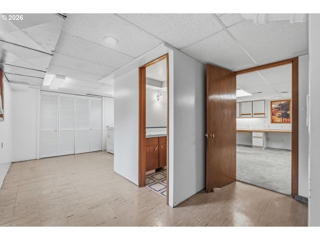 5525 BROADWAY St, West Linn, OR 97068