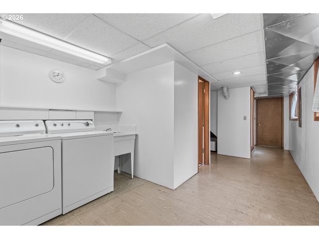 5525 BROADWAY St, West Linn, OR 97068