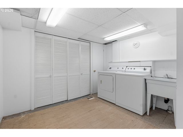 5525 BROADWAY St, West Linn, OR 97068