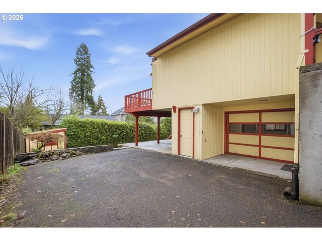 5525 BROADWAY St, West Linn, OR 97068