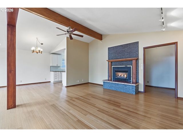 5525 BROADWAY St, West Linn, OR 97068