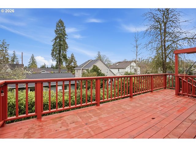 5525 BROADWAY St, West Linn, OR 97068