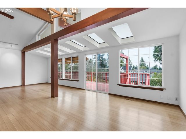 5525 BROADWAY St, West Linn, OR 97068