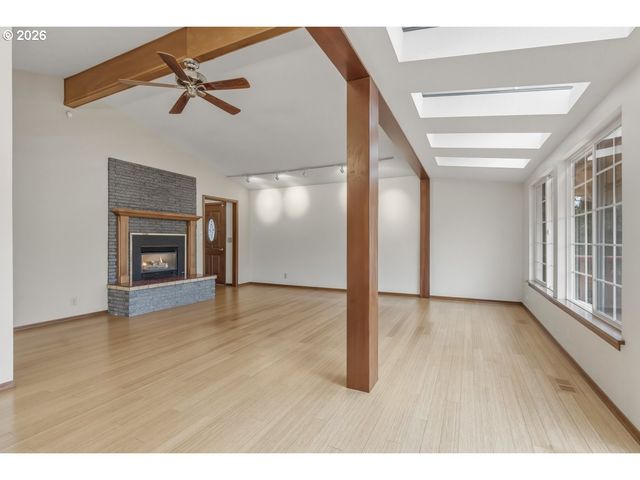 5525 BROADWAY St, West Linn, OR 97068