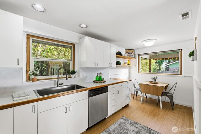 2306 NE 105th Street, Seattle, WA 98125