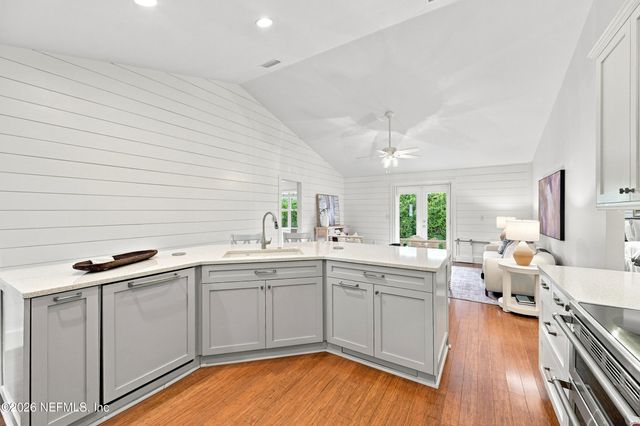 1122 LINKSIDE Court E, Atlantic Beach, FL 32233
