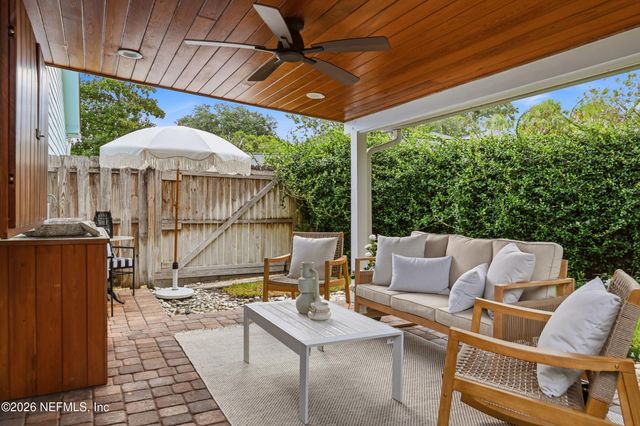1122 LINKSIDE Court E, Atlantic Beach, FL 32233