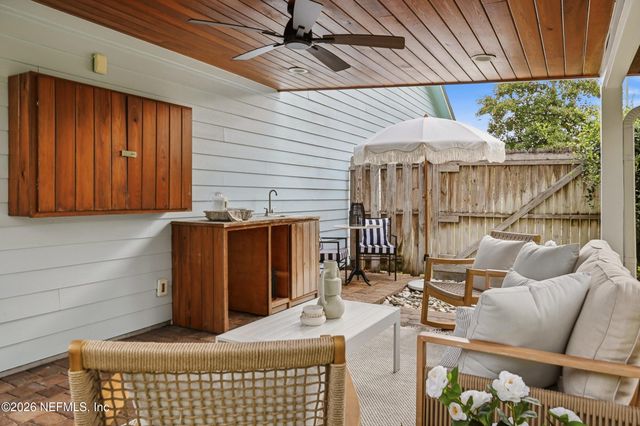 1122 LINKSIDE Court E, Atlantic Beach, FL 32233
