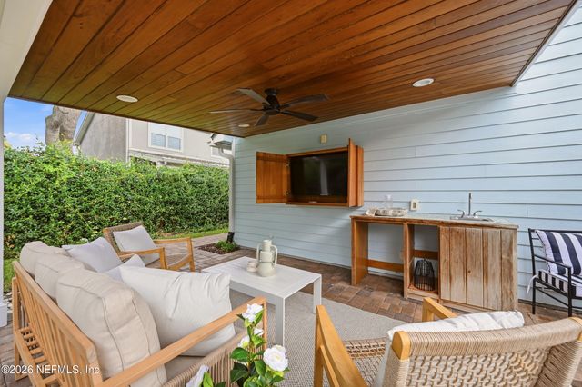 1122 LINKSIDE Court E, Atlantic Beach, FL 32233