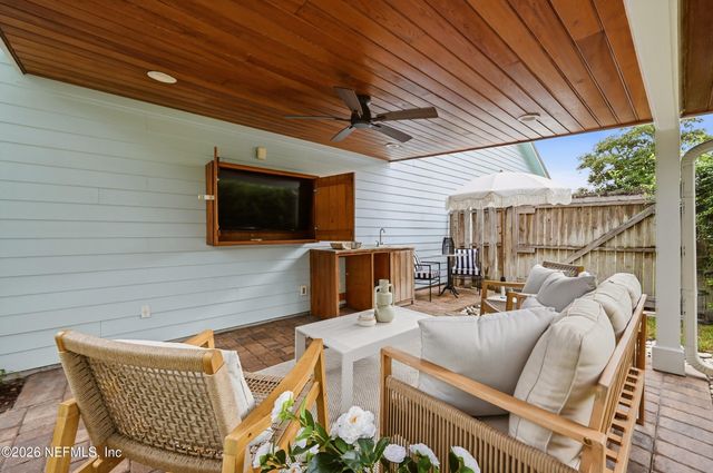 1122 LINKSIDE Court E, Atlantic Beach, FL 32233
