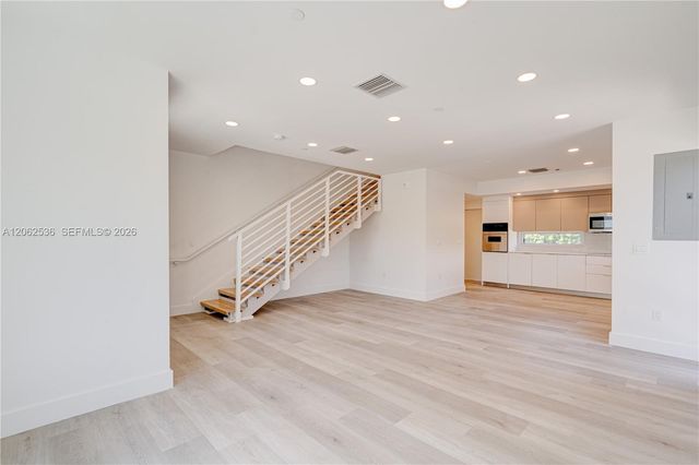 816 84th St 2, Miami Beach, FL 33141