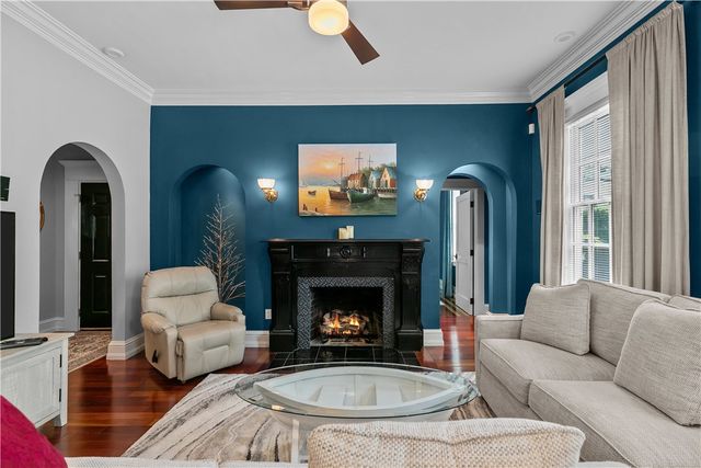 75 Pelham Street B, Newport, RI 02840