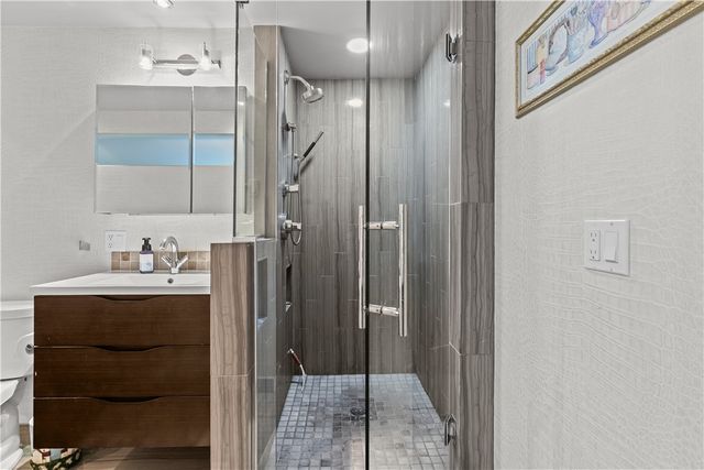 75 Pelham Street B, Newport, RI 02840